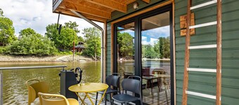 Holiday Home 'Urlaub Tiny Hausboot Tystnaden' with Private Terrace and Wi-Fi