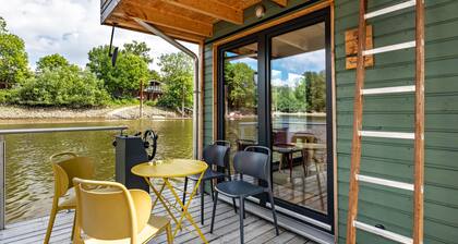Ferienhaus 'Urlaub Tiny Hausboot Tystnaden' mit privater Terrasse und WLAN