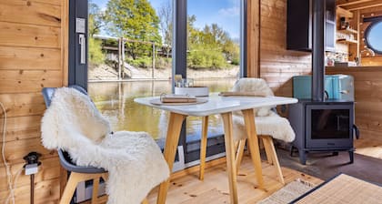 Gemütliches Tiny-Hausboot Agathe auf der Süderelbe