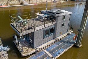 Exterior - Boat 'Tolles Tiny Hausboot Agathe' with Private Terrace and Wi-Fi (Hamburg)