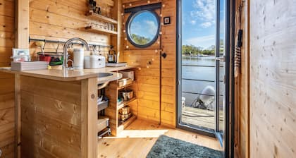 Boot 'Tolles Tiny Hausboot Agathe' mit privater Terrasse und WLAN