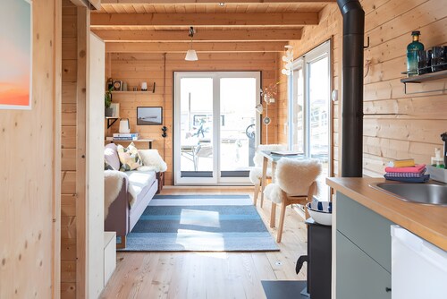 Ferienhaus 'Besonderes Tiny Hausboot Marianne' mit Privatterrasse und Wi-Fi