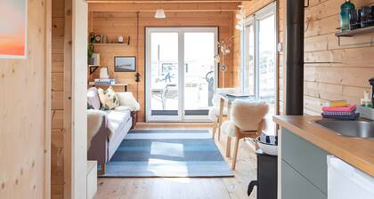 Ferienhaus 'Besonderes Tiny Hausboot Marianne' mit Privatterrasse und Wi-Fi