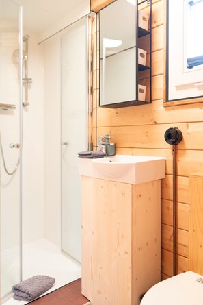 Douche, serviettes fournies