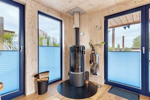 Interior - Holiday Home 'Hochwertiges Hausboot Ahoi, Kamin' with Private Terrace and Wi-Fi (Hamburg)