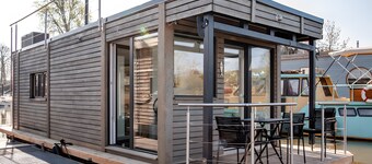 Holiday Home 'Dein Hausboot Wilma In Hamburg' with Private Terrace and Wi-Fi