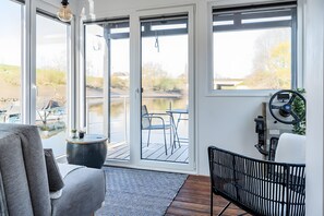 Interior - Holiday Home 'Dein Hausboot Wilma In Hamburg' with Private Terrace and Wi-Fi (Hamburg)