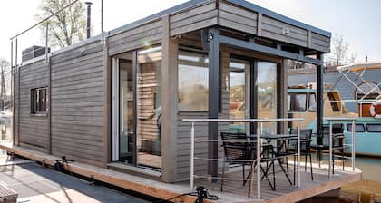 Ferienhaus 'Dein Hausboot Wilma In Hamburg' mit privater Terrasse und WLAN