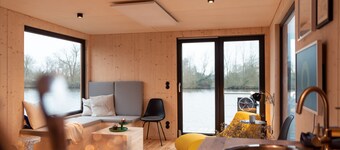 House Boat 'Off An Schöner Dove Elbe' with Private Terrace and Wi-Fi