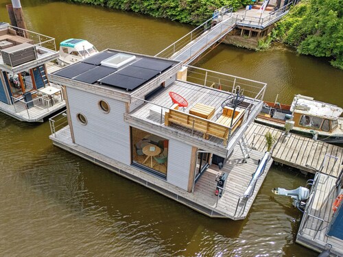 Boot 'Hausboot Off - Ort Zum Abschalten' mit privater Terrasse und WLAN