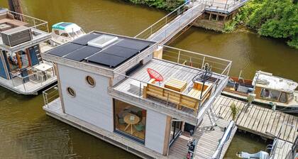 Boot 'Hausboot Off - Ort Zum Abschalten' mit privater Terrasse und WLAN