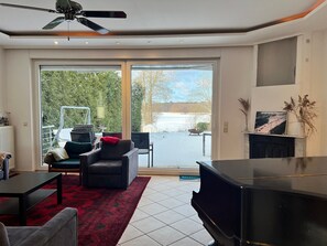 Interior - Apartment "Große Terrassenwohnung mit Seeblick" with Lake View, Private Terrace & Wi-Fi (Stechlin)