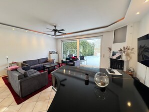 Lobby - Apartment "Große Terrassenwohnung mit Seeblick" with Lake View, Private Terrace & Wi-Fi (Stechlin)