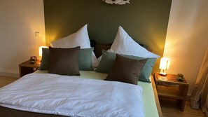 1 slaapkamer, een bureau, een strijkplank/strijkijzer, gratis wifi