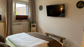 1 bedroom, desk, iron/ironing board, free WiFi