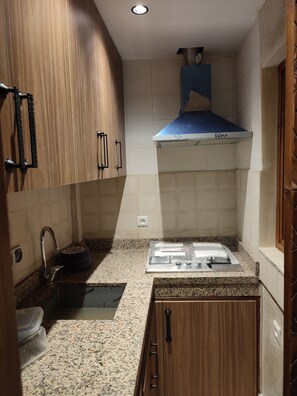 Fridge, stovetop, dishwasher, electric kettle