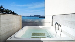 Basic Room, 1 Bedroom (201ho) | 1 bedroom, free WiFi - Namhae Byeol Grigo Namhae Pension (Namhae)