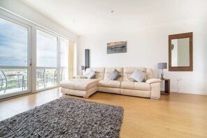 Télévision, jeux vidéo, lecteur de DVD, espaces bureaux