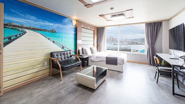 Premium bedding, soundproofing, free WiFi, bed sheets - RITZ HOTEL (Sokcho)