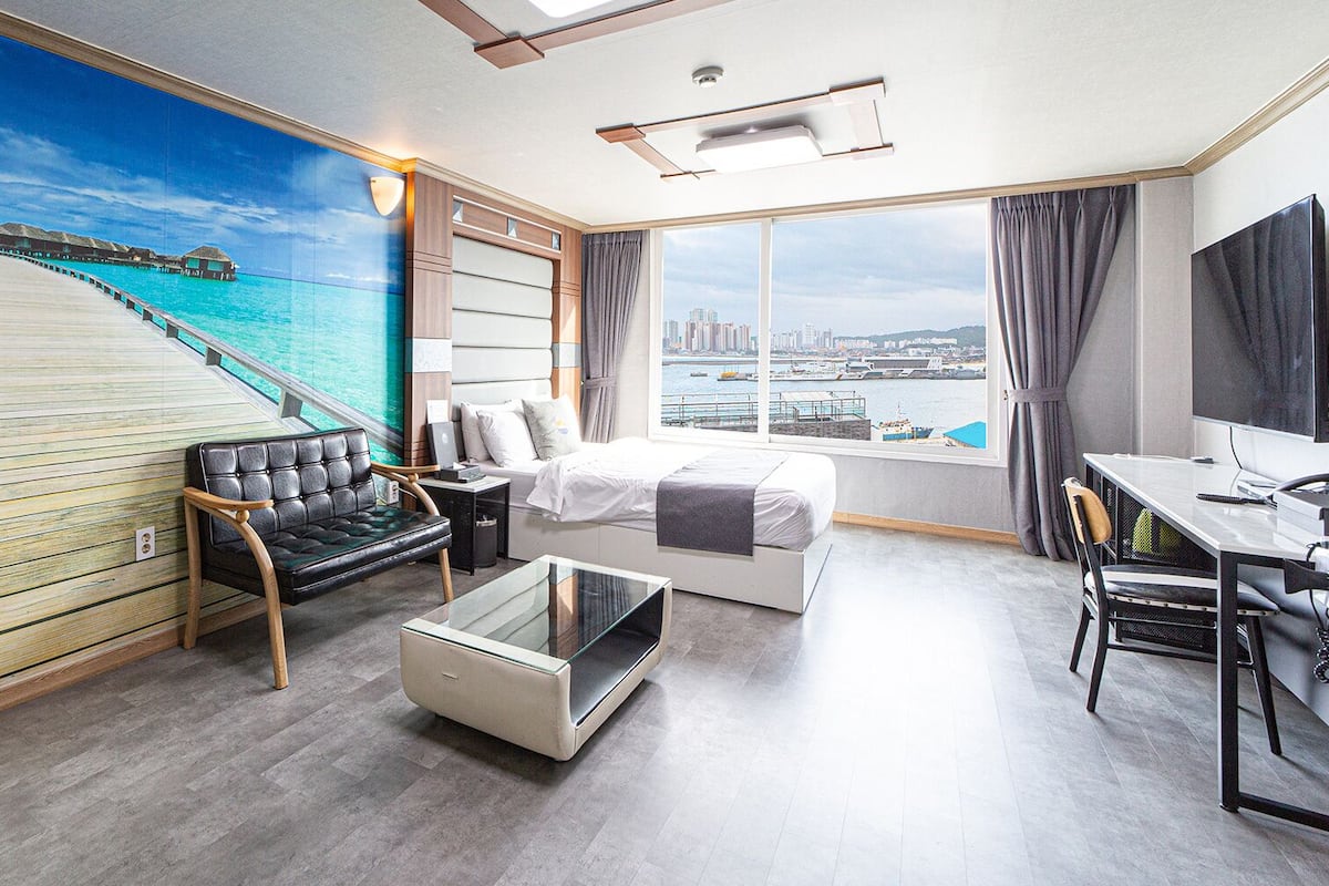 1 bedroom, premium bedding, soundproofing, free WiFi