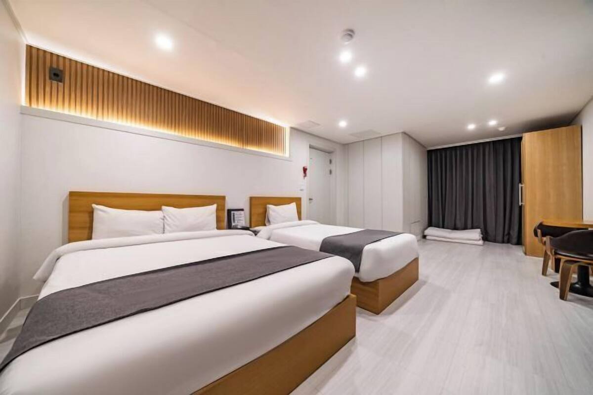 Premium bedding, soundproofing, free WiFi, bed sheets