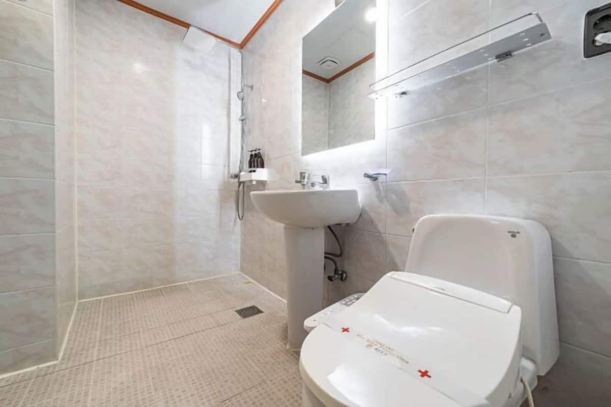 Badeværelse | Bruser, brusehoved med spredningseffekt, designertoiletartikler