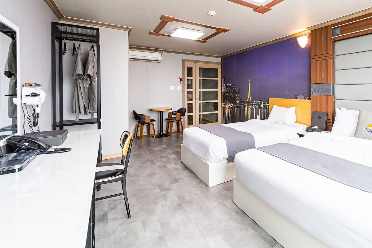 Premium Twin Room (Free simple Breakfast) | 1 bedroom, premium bedding, soundproofing, free WiFi
