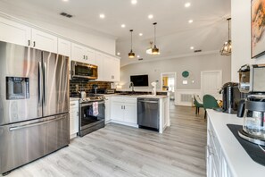 Fridge, microwave, stovetop, dishwasher - Heated Pool: Davenport Home w/ Xbox & Racing Games (Davenport)