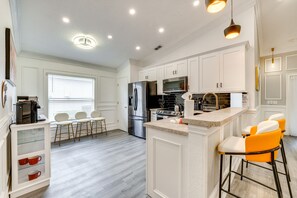 Fridge, microwave, stovetop, dishwasher - Heated Pool: Davenport Home w/ Xbox & Racing Games (Davenport)