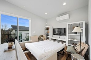 3 bedrooms, iron/ironing board, WiFi, bed sheets - Riverside Retreat | Gated Luxury with River Access (Coeur d'Alene)