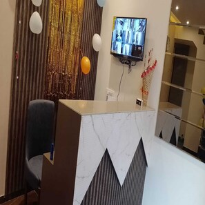 Reception - Hotel Amazing (Mumbai)