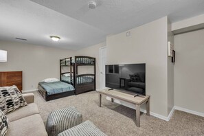 4 室のベッドルーム、アイロン / アイロン台、WiFi