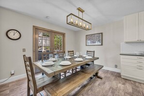 Dining - New Hot Tub! Near Resorts: Free Ski Rental, Sleeps 11, Fireplace, Full Kitchen, Patio w/ Grill! (Cottonwood Heights)