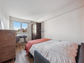 2 dormitorios, tabla de planchar con plancha, Internet