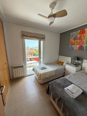 2 bedrooms, desk, iron/ironing board, free WiFi