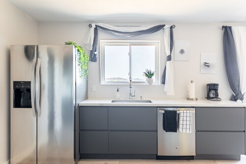 Rolling Oaks Ranch: Private Lakefront Farm Stay on 235 Acres