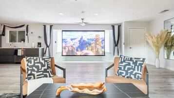 Smart TV, computer monitors