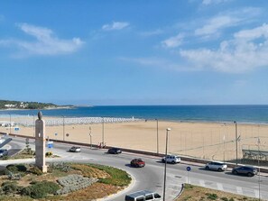 Beach nearby - Delightful two-room apartment with sea view, 20 m from the beach. (Vieste)