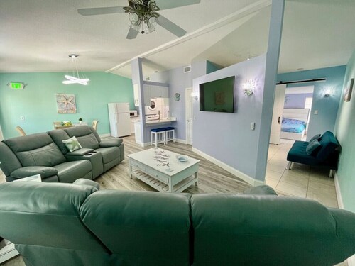 Beachside Bungalow – Steps from the Beach