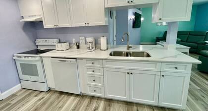 Beachside Bungalow – Steps from the Beach