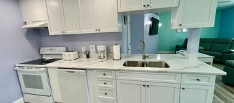 Beachside Bungalow – Steps from the Beach