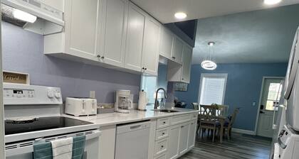 Beachside Bungalow – Steps from the Beach