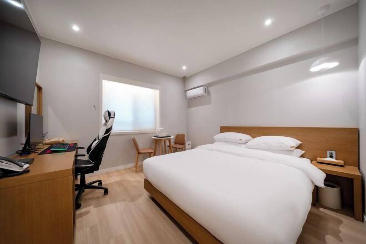 Premium bedding, desk, laptop workspace, soundproofing