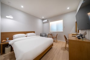 Camera Business | 1 camera, biancheria da letto di alta qualità, una scrivania