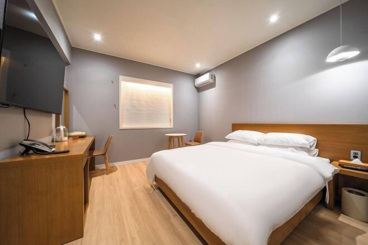 Premium bedding, desk, laptop workspace, soundproofing