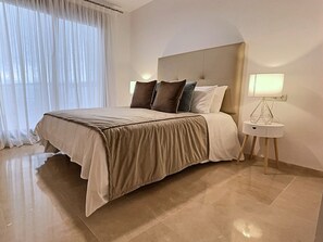 3 slaapkamers, een strijkplank/strijkijzer, gratis wifi, beddengoed