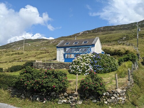 Idyllic Connemara cottage with sweeping sea, island and mountain views.