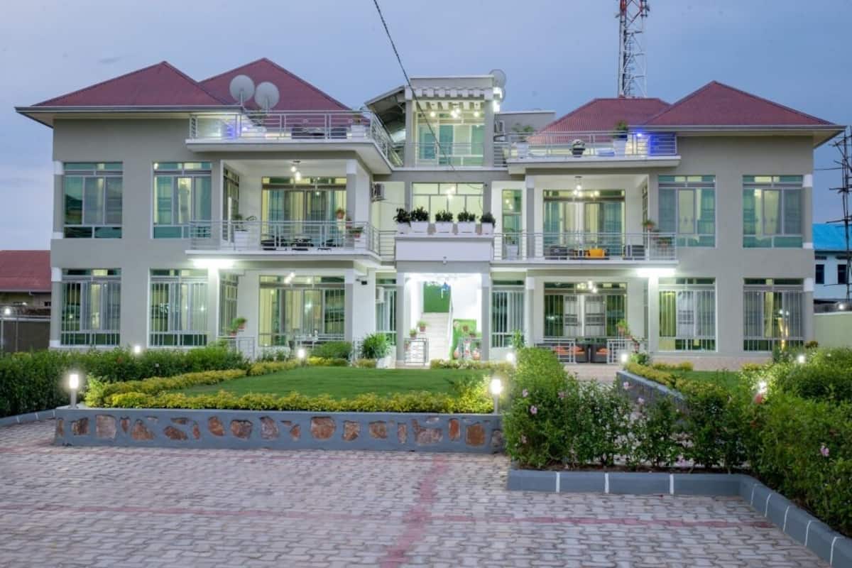 7 bedrooms, in-room safe, desk, laptop workspace