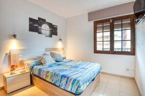 2 bedrooms, iron/ironing board, bed sheets