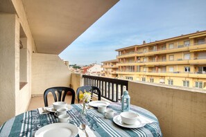 Outdoor dining - GARBI PARK D203: Apartment in l'Escala located a few meters from the beach (L'Escala)